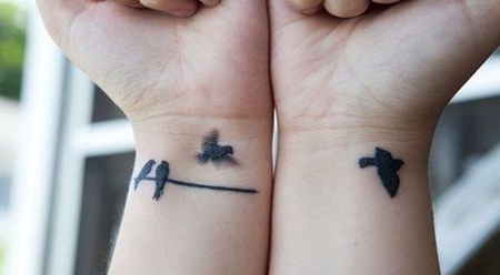 手腕飞鸟图腾纹身图案