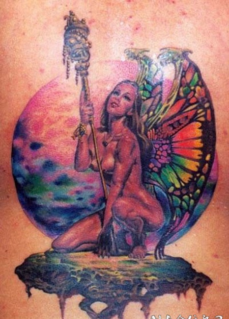 腹部的恶魔纹身图案