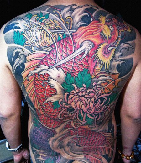 满背彩色鳌鱼纹身图案