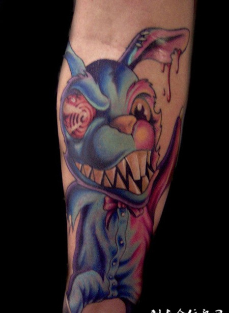 小臂上的兔子恶魔纹身图案