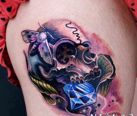 大腿上的骷髅钻石纹身图案