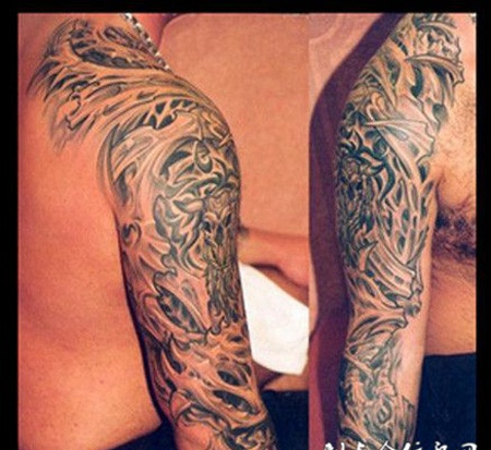 包臂骨质机械纹身图案