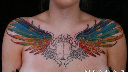 花胸翅膀昆虫纹身图案