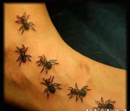 脚面的蚂蚁纹身图案