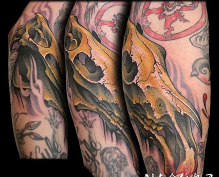 小腿上牛头骨纹身图案