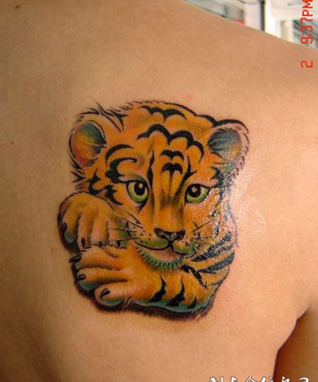 后背上的小老虎纹身图案