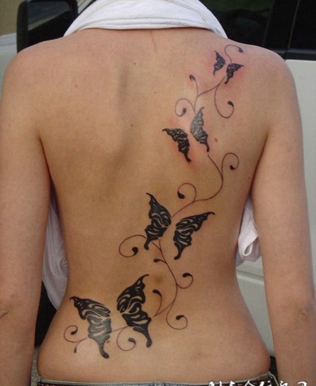 满背蝴蝶花纹纹身图案
