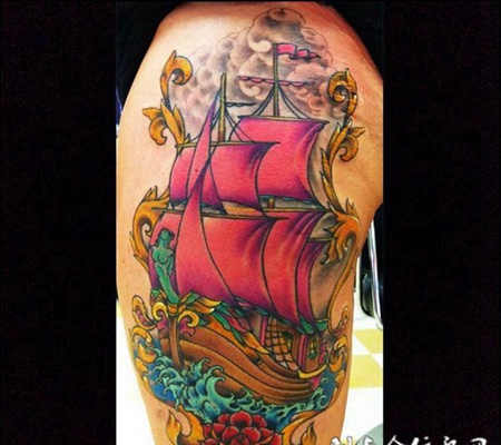 大腿上的帆船玫瑰花纹身图案