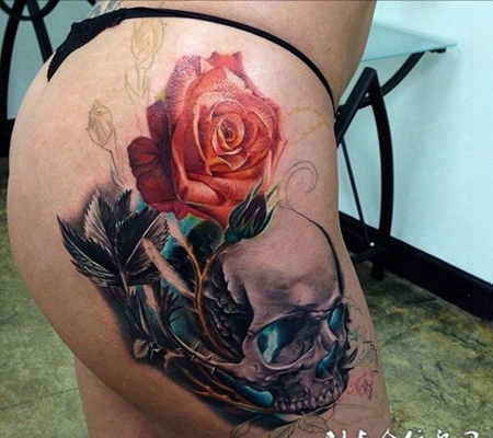大腿上的骷髅玫瑰花纹身图案