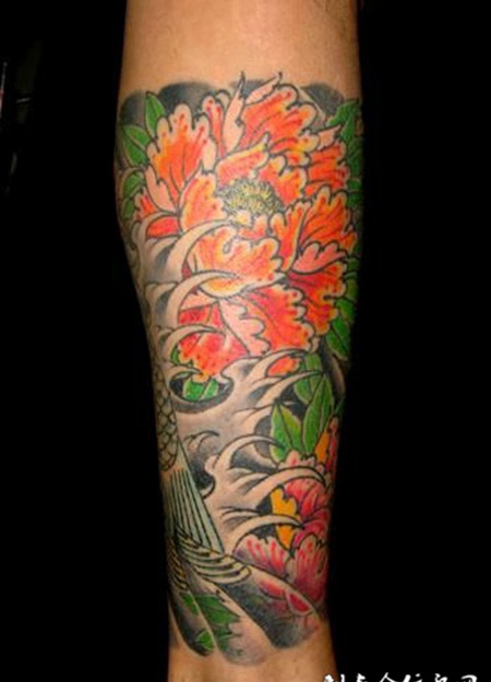 包小腿牡丹花纹身图案