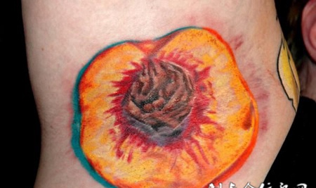 腋下的桃纹身图案