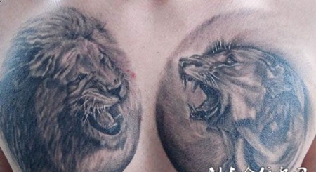 胸前的狮子纹身图案