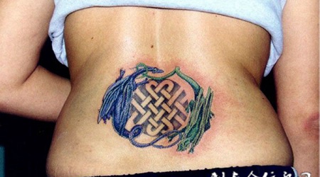 后腰上的小龙图腾纹身图案