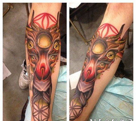 小臂上的羊头恶魔纹身图案