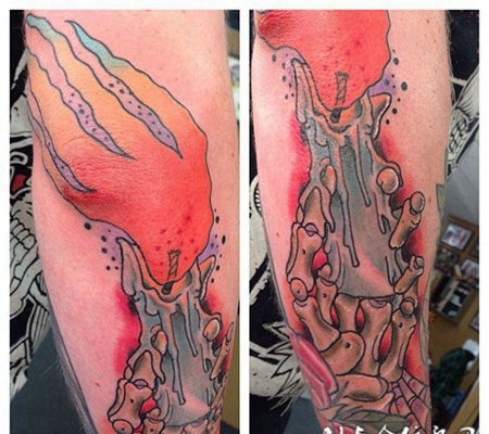 小臂上的骷髅蜡烛纹身图案