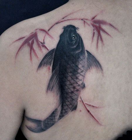 肩部后鲤鱼红色竹子纹身