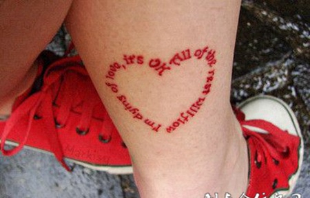 小腿上的英文心纹身图案