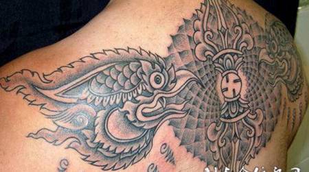 后背上的佛教图案纹身图案