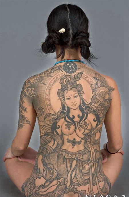 女性满背观音纹身图案