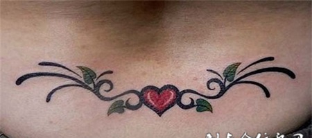 胸前的桃心图腾纹身图案