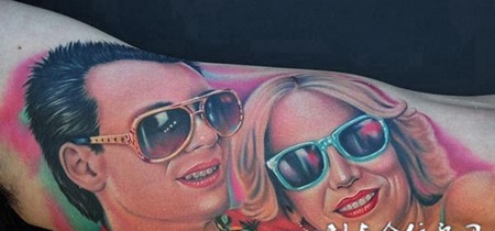 大臂内侧戴着墨镜的美女纹身图案