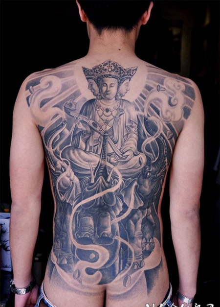 满背三面佛像纹身图案