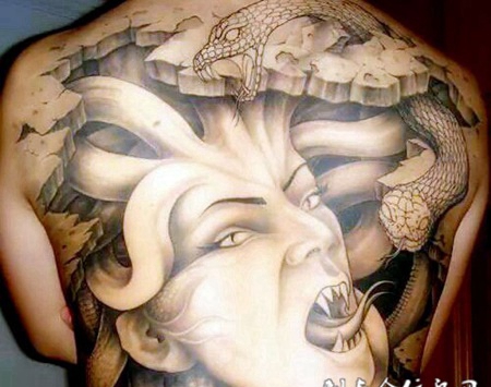 满背蛇女美杜莎纹身图案