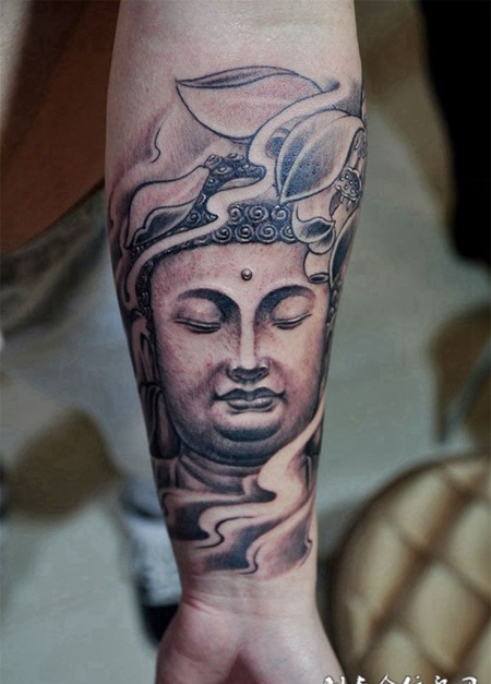 小臂上的佛像莲花纹身图案
