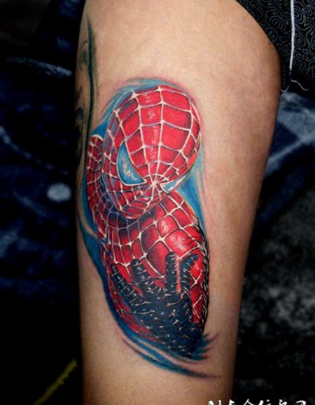 大腿上的蜘蛛侠纹身图案