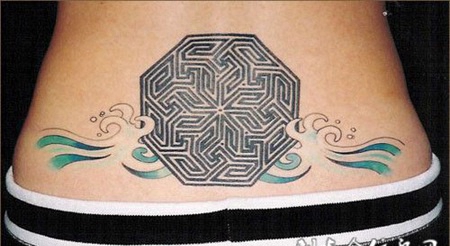后腰上的水浪图腾纹身图案