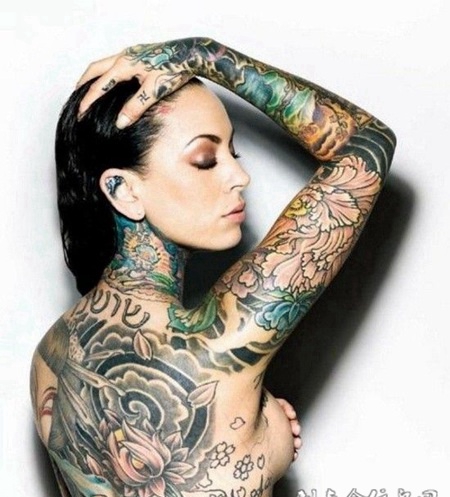 满背花臂美女纹身图案