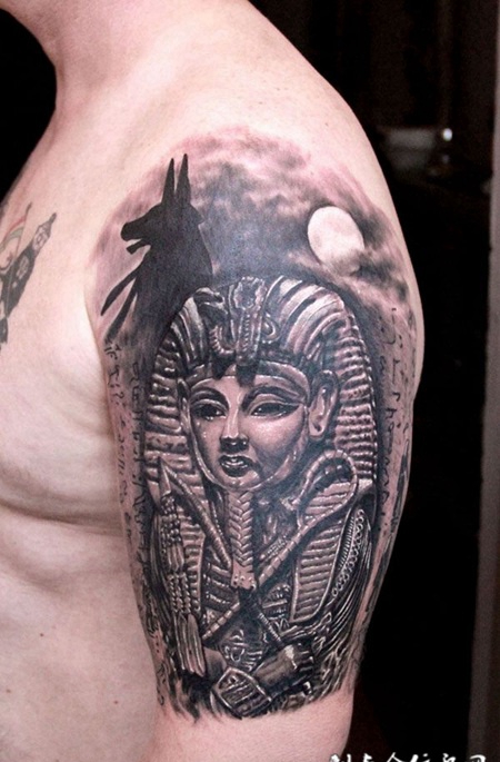 胳膊上埃及法老狗头人纹身图案