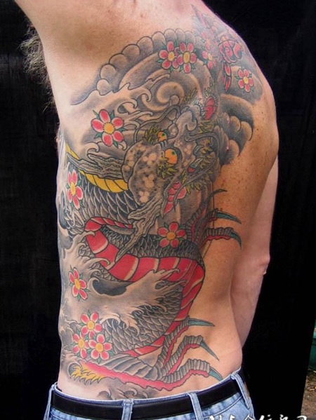 半背樱花龙纹身图案