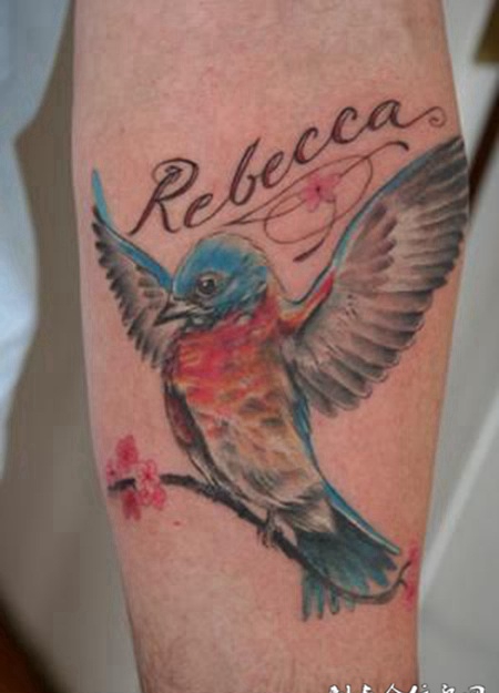 小臂上的鸽子纹身图案