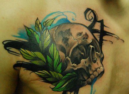 胸部帅气叶子骷髅头纹身图案