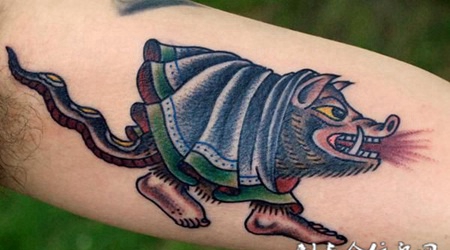 小臂上的老鼠纹身图案