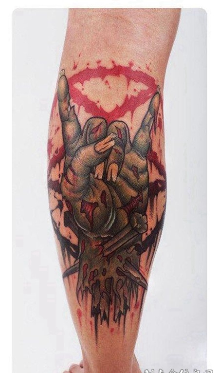 小腿上的恶魔之手纹身图案
