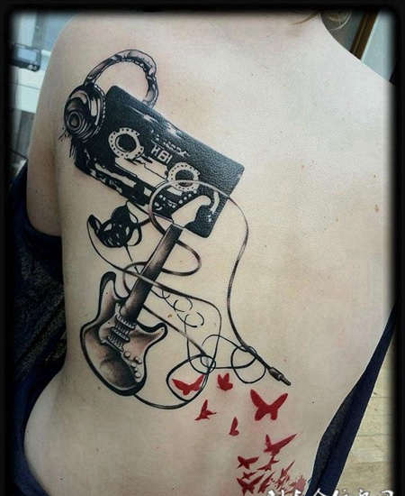 后背上的磁带吉他纹身图案