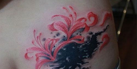 臀部彼岸花纹身图案
