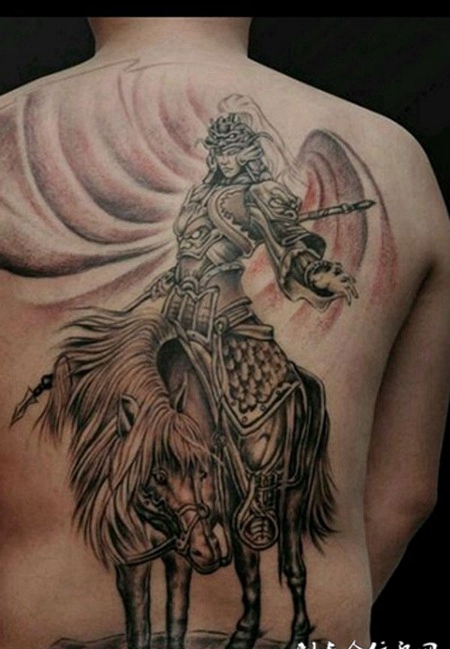 满背骑着马的赵云纹身图案