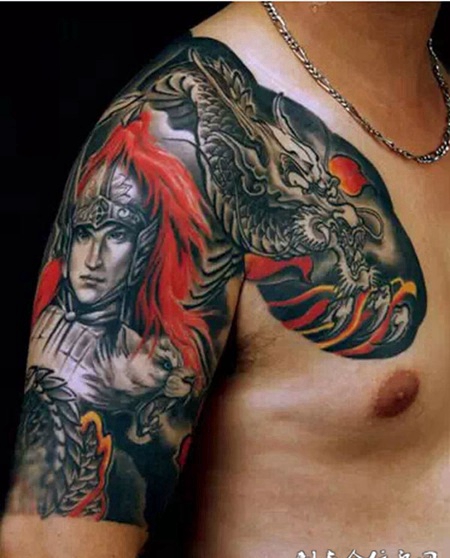 半胛赵云龙纹身图案