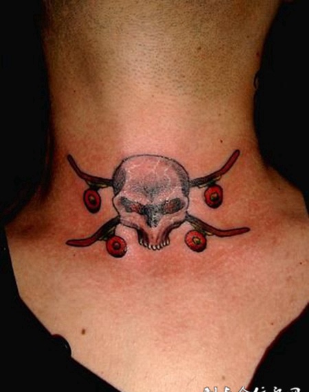 脖子上的滑板骷髅头纹身图案