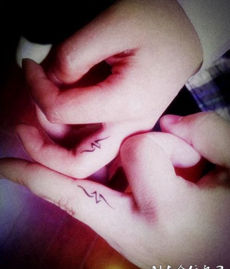 手指上的小图腾情侣纹身图案