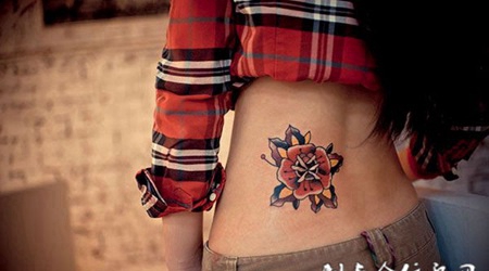 后腰上的梵花纹身图案