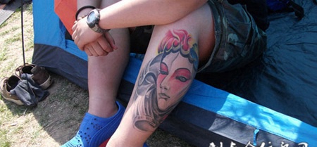 小腿上的青衣花旦纹身图案