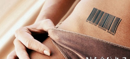 耻骨上的条形码纹身图案