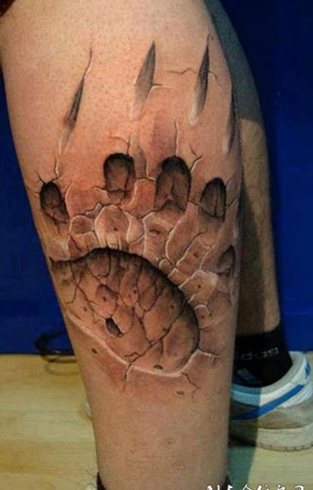 小腿上的脚印纹身图案