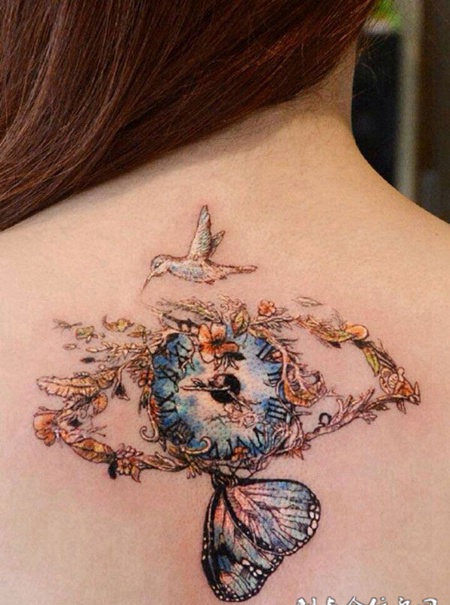 后背上的眼睛蝴蝶纹身图案