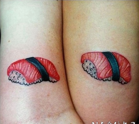 脚踝上的情侣饭团纹身图案