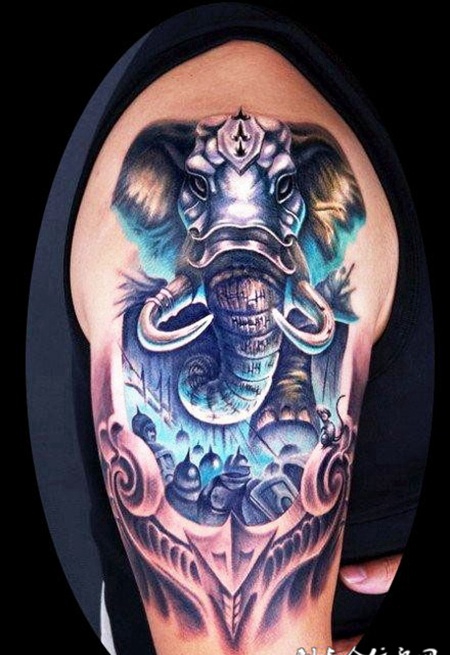 大臂上的大象纹身图案